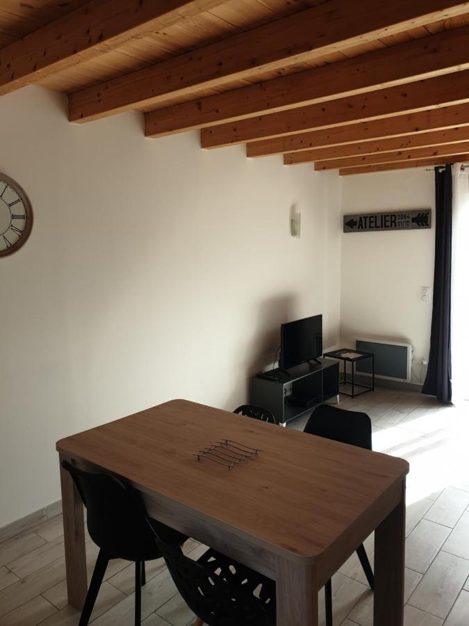 Residence E Scaravaglie Корт Экстерьер фото