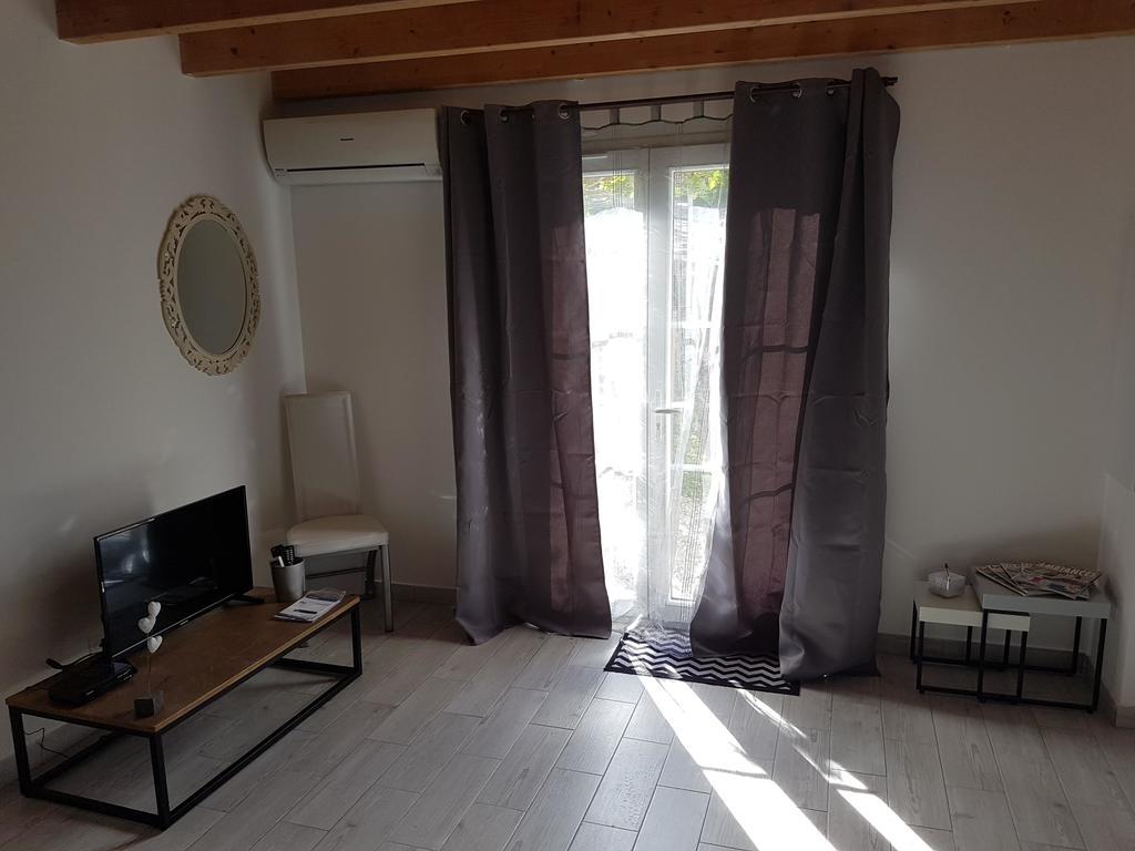 Residence E Scaravaglie Корт Экстерьер фото